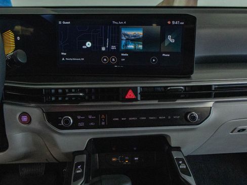 Used 2025 Kia Sorento S w/ Panoramic Sunroof Package FWD image 4