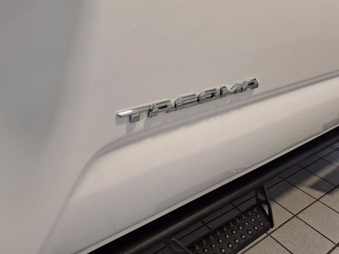 Used 2022 Toyota Tacoma TRD Sport AWD/4WD image 6