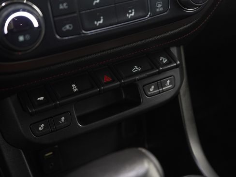 Used 2017 GMC Canyon SLE w/ All Terrain X Package image 24