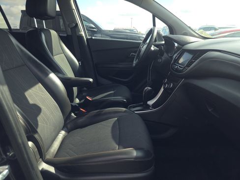 Used 2021 Chevrolet Trax LT AWD/4WD image 11