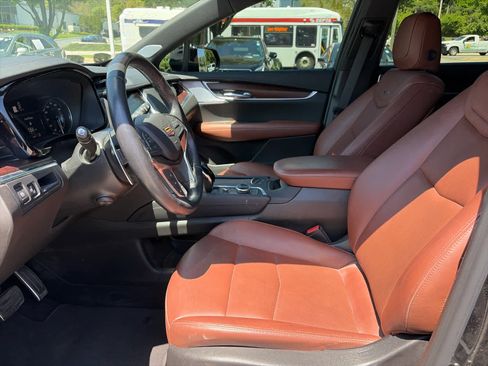 Certified 2023 Cadillac XT5 Sportv AWD/4WD image 11
