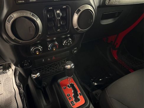 Used 2016 Jeep Wrangler Unlimited Sport w/ Quick Order Package 24S AWD/4WD image 39