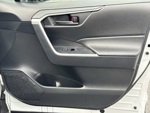 Used 2025 Toyota RAV4 LE AWD/4WD image 18
