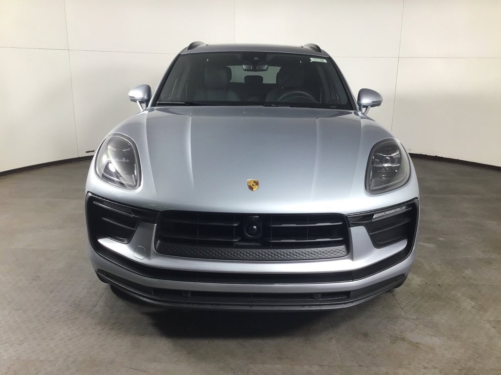 Certified 2026 Porsche Macan AWD/4WD image 9