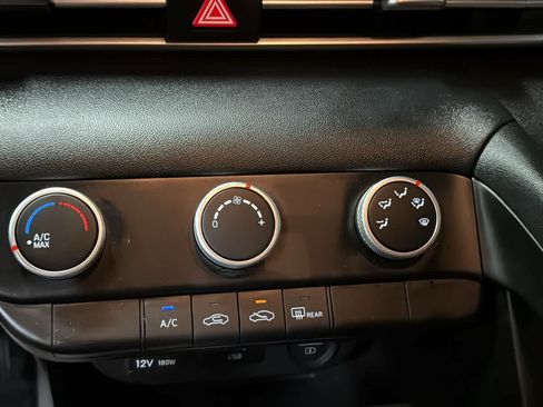 Used 2023 Hyundai Elantra SE FWD image 19