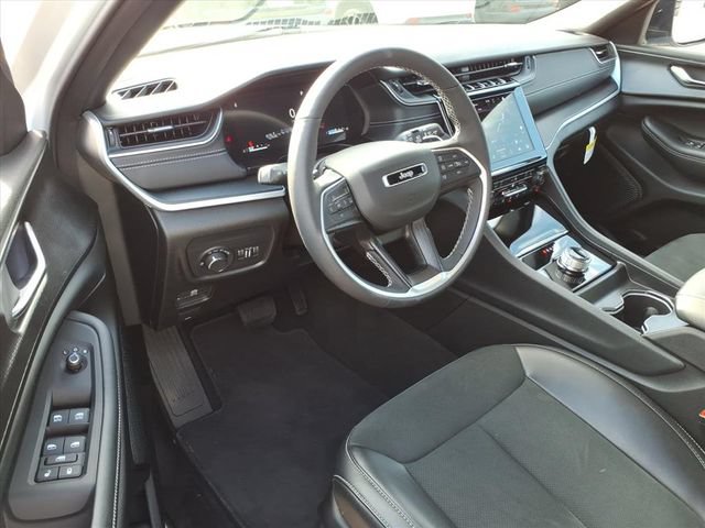 Used 2025 Jeep Grand Cherokee L Altitude AWD/4WD image 15