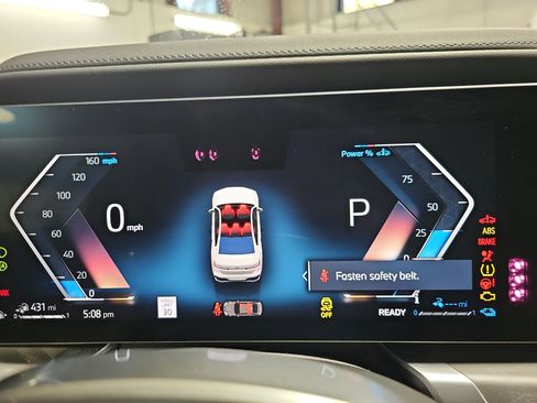 Certified 2025 BMW 750e xDrive image 21