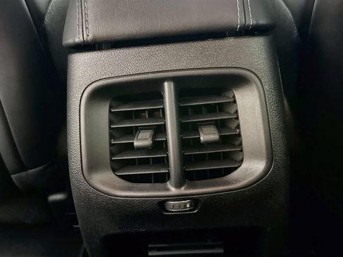 Used 2019 Jeep Cherokee Latitude Plus FWD image 29