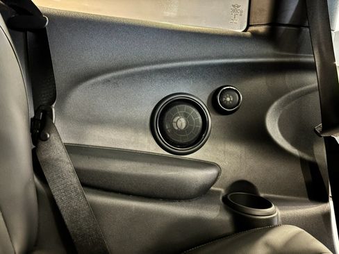 Used 2019 MINI Cooper 2-Door Hardtop w/ Premium Package FWD image 31