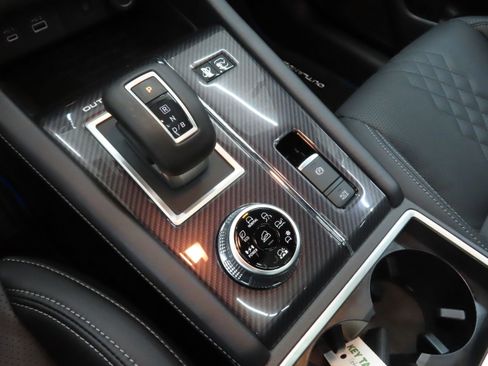 New 2025 Mitsubishi Outlander SEL Black Edition image 15