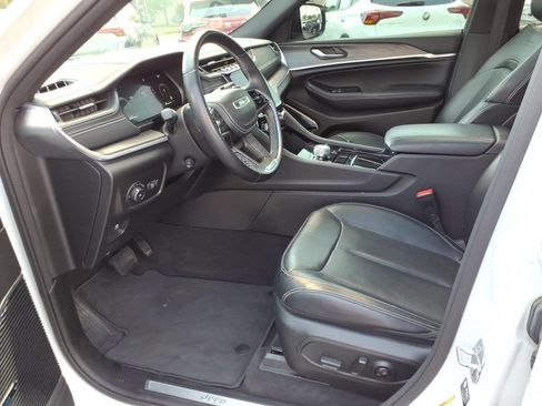 Used 2022 Jeep Grand Cherokee Overland w/ MOPAR Finishing Package AWD/4WD image 10