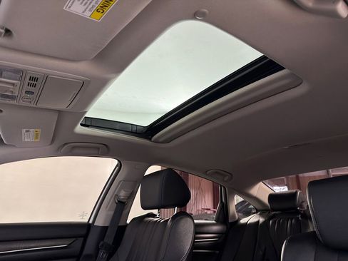 Used 2021 Honda Accord Touring image 2