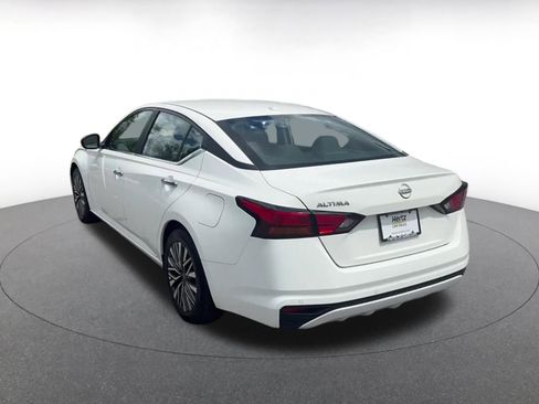 Used 2025 Nissan Altima 2.5 SV FWD image 10