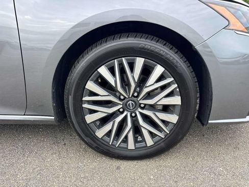 Used 2024 Nissan Altima 2.5 SV FWD image 33