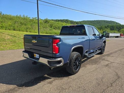 Used 2025 Chevrolet Silverado 3500 LTZ w/ LTZ Plus Package AWD/4WD image 8