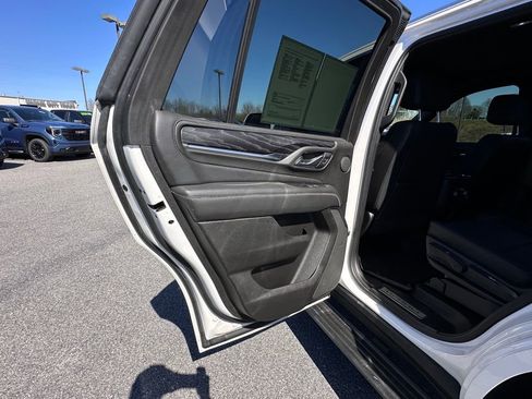 Used 2021 GMC Yukon Denali w/ Denali Premium Package image 27