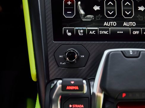 Used 2022 Lamborghini Urus AWD/4WD image 72