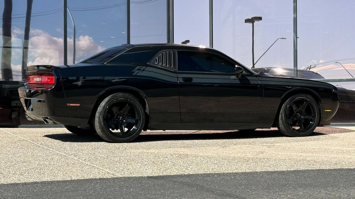 Used 2013 Dodge Challenger R/T RWD image 13