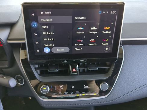 Used 2025 Toyota Corolla SE image 16