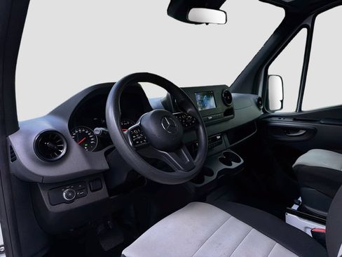 Used 2022 Mercedes-Benz Sprinter 2500 image 9