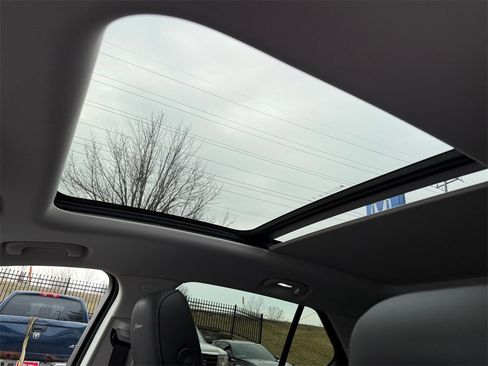 Used 2024 Buick Envision Avenir image 13