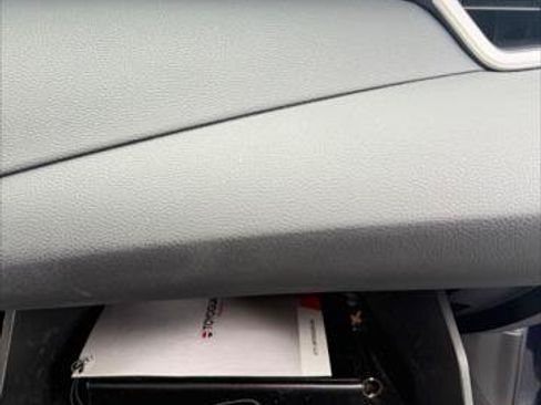 Used 2020 Toyota Corolla LE FWD image 22