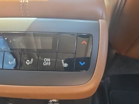 Used 2024 Nissan Pathfinder Platinum w/ Cargo Package image 32