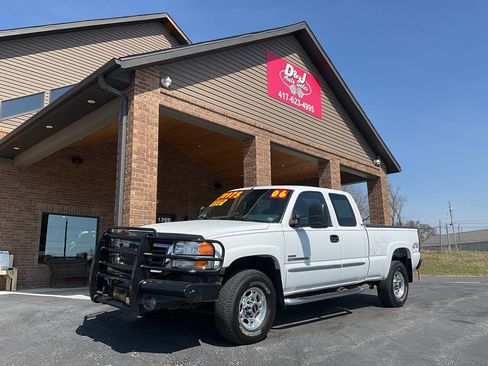Used 2006 GMC Sierra 2500 SLE w/ Heavy-Duty Power Package AWD/4WD image 56