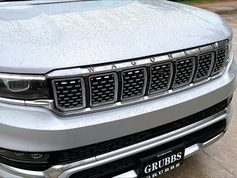 Used 2023 Jeep Grand Wagoneer Series III AWD/4WD image 40