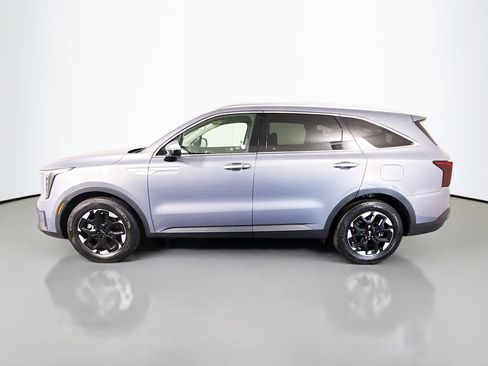Used 2024 Kia Sorento S image 6