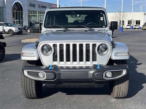 Used 2023 Jeep Wrangler Unlimited Sahara w/ Cold Weather Group image 8