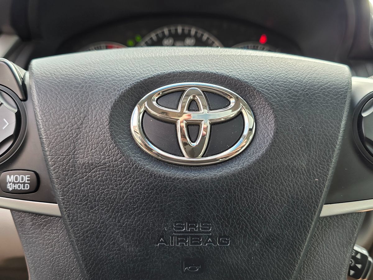 Used 2012 Toyota Camry XLE w/ Leather Pkg FWD image 35
