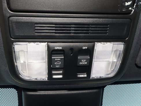Used 2025 Honda Odyssey Sport-L image 32