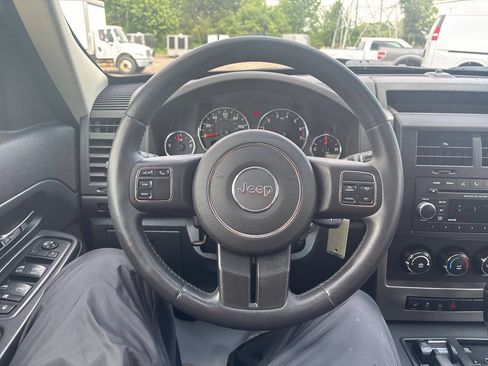 Used 2012 Jeep Liberty Sport AWD/4WD image 21