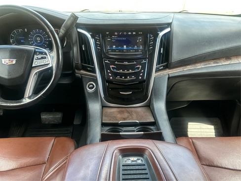 Used 2018 Cadillac Escalade Luxury image 19
