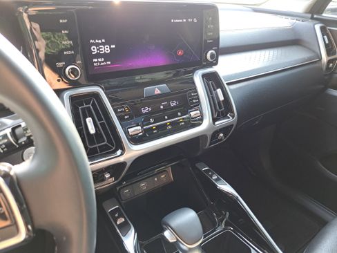 Used 2023 Kia Sorento SX image 19