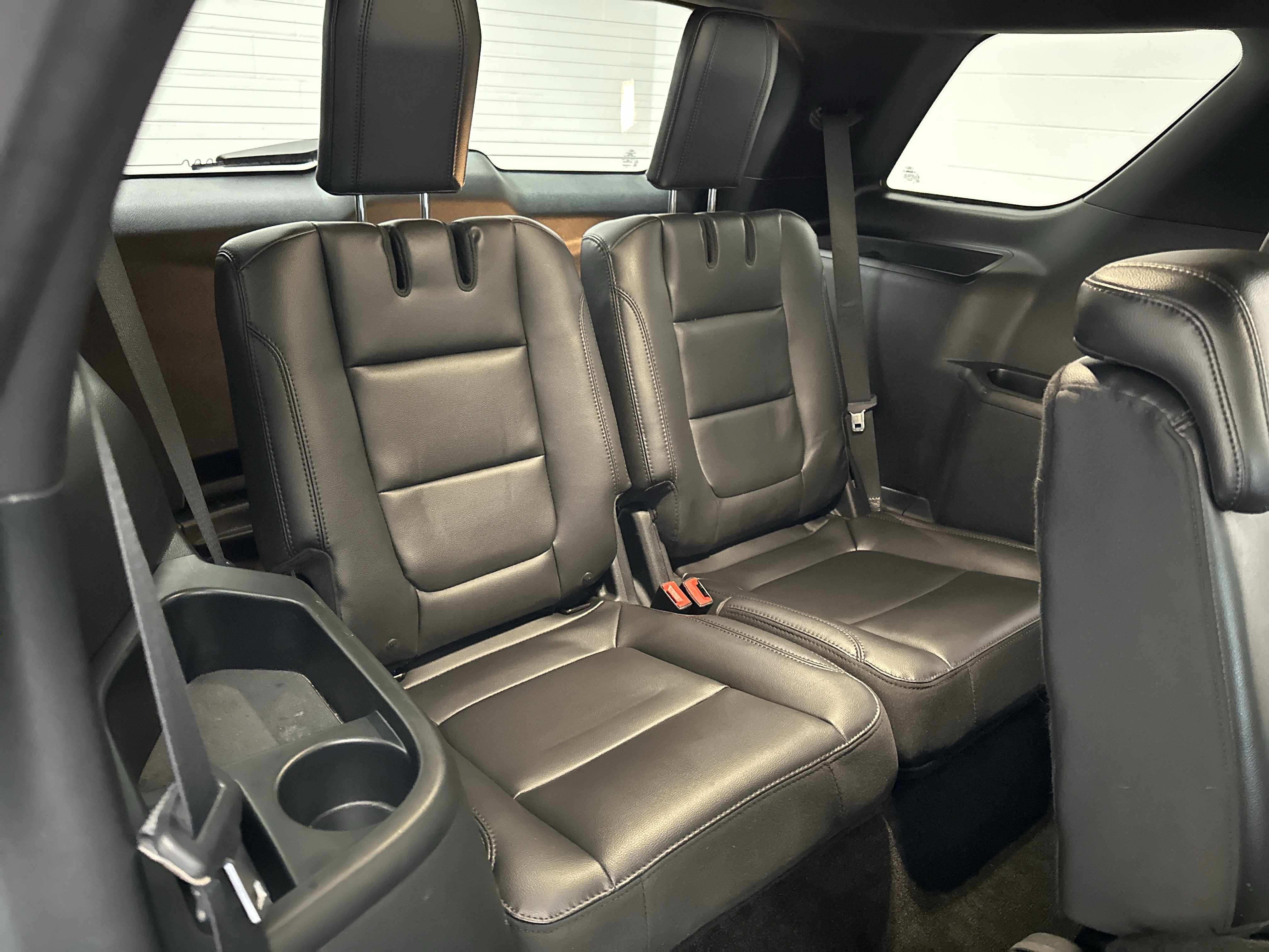 Used 2018 Ford Explorer XLT w/ Equipment Group 202A AWD/4WD image 25