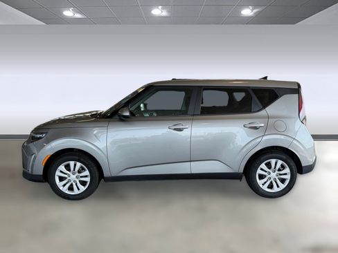 Used 2023 Kia Soul LX FWD image 2