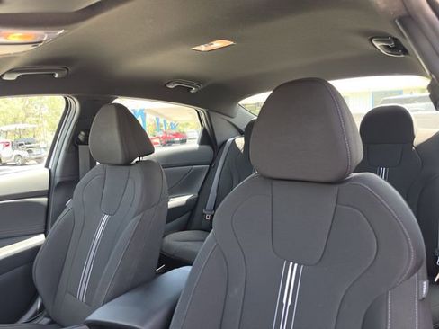 Used 2025 Hyundai Elantra Sport FWD image 21