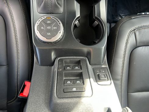 New 2025 Ford Bronco Badlands image 50