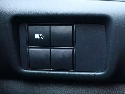 Used 2021 Toyota Highlander L image 25