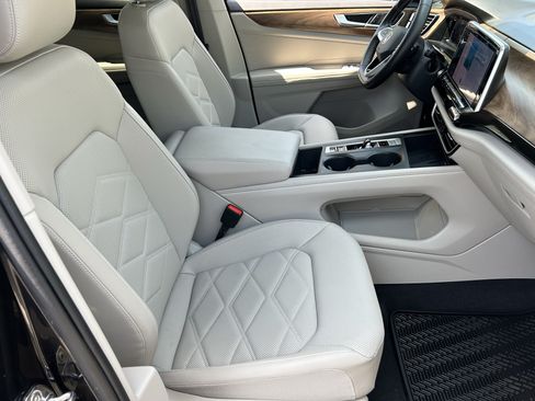 Certified 2025 Volkswagen Atlas SE AWD/4WD image 9