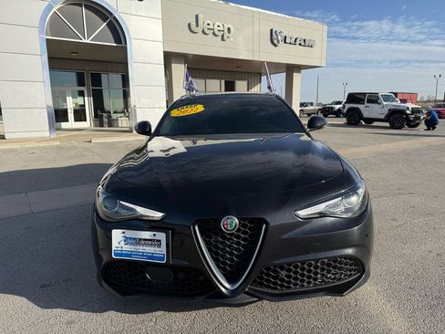 Used 2022 Alfa Romeo Giulia Ti image 9