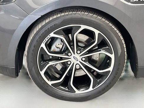 Used 2018 Ford Taurus SHO w/ Sho Performance Package AWD/4WD image 33