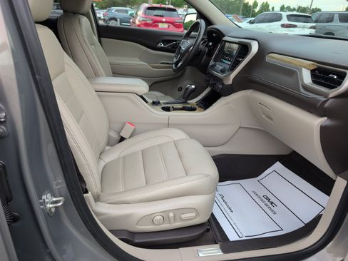 Used 2019 GMC Acadia Denali w/ Technology Package FWD image 10