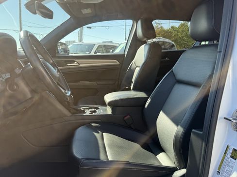 Used 2020 Volkswagen Atlas Cross Sport SE image 12