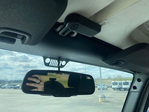 Used 2016 Jeep Wrangler Unlimited Sahara w/ Connectivity Group image 22