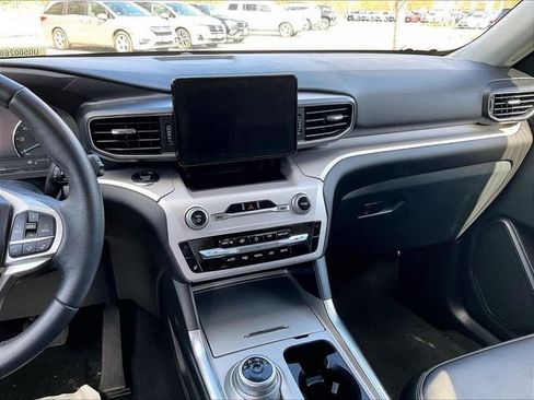 Used 2023 Ford Explorer XLT w/ Equipment Group 202A AWD/4WD image 19