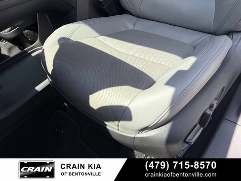 Used 2023 Toyota Sienna Limited FWD image 24