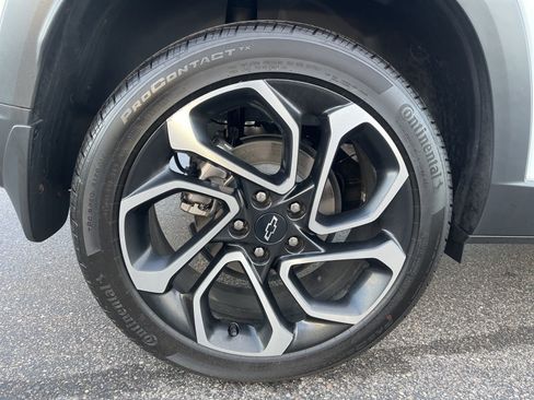 Certified 2025 Chevrolet Trax RS image 11